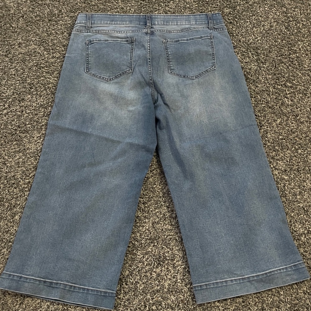 Terra & Sky Light Blue Cropped Jeans (18W) - Picture 6 of 6